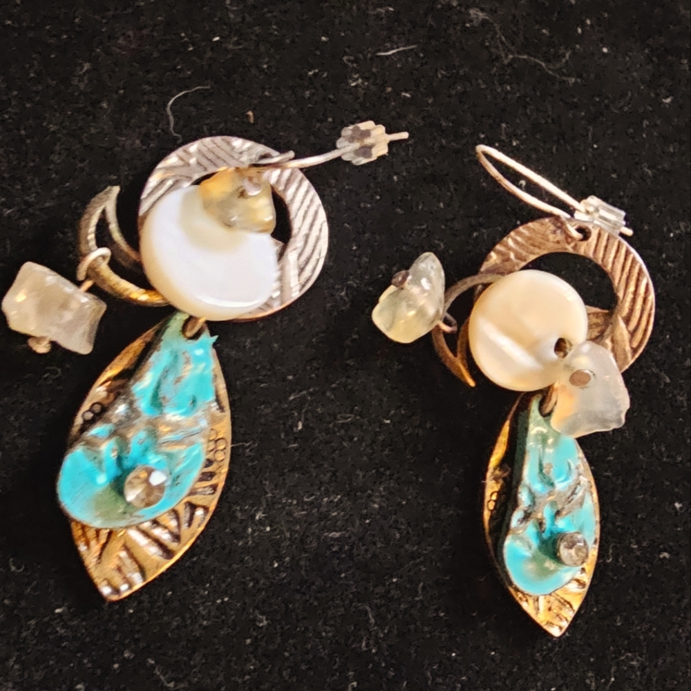 Vintage Artsy Leaf Earrings
